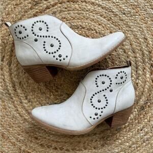 Mi.Im Women’s Sz 8 Posh Ankle Boots in Lilac (Cream) Leather